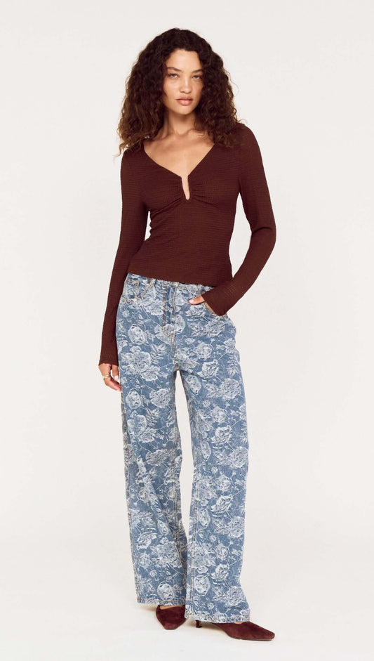Model wearing U Wire Textured Jersey Top in Chocolate with blue floral wide-leg pants.