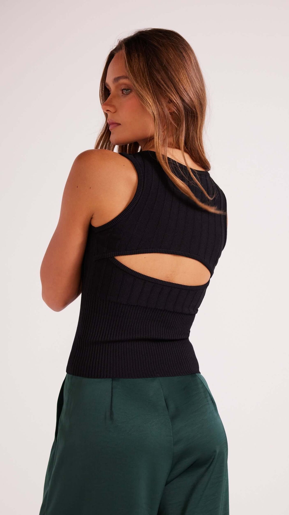 57_MG2303808_MG2303438_3644-EVIE CUT OUT KNIT TANK-MINKPINK