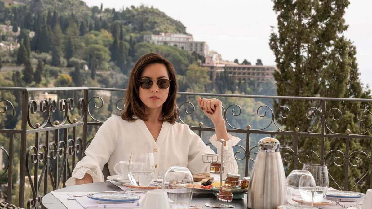 Harper Spiller (Aubrey Plaza) - The White Lotus HBO Season 2