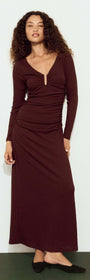 U Wire Textured Jersey Midi Dress in Chocolate, showcasing a fitted silhouette and deep V-neckline for a stylish look.