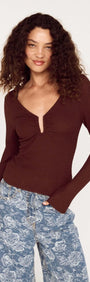 Model wearing U Wire Textured Jersey Top in Chocolate with a stylish look and casual denim pants.