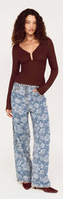 Model wearing U Wire Textured Jersey Top in Chocolate with blue floral wide-leg pants.