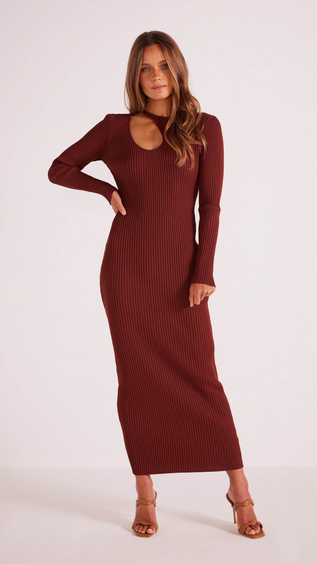 16_MG2303856_1218-AMBER KNIT MIDI DRESS CHOCOLATE-MINKPINK